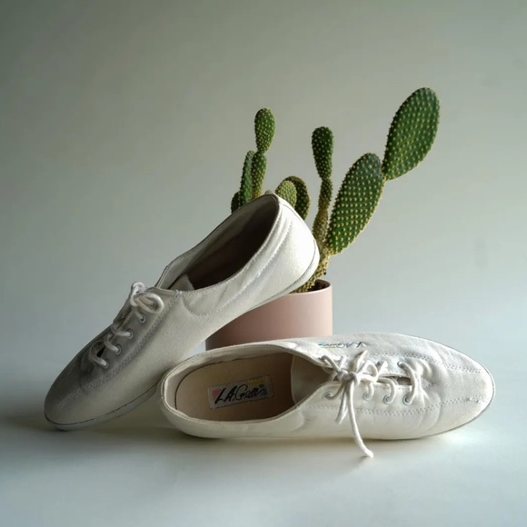 Vintage L.A. Gear Canvas Shoes in a Size: 10 | Vintage 90s Sneakers - Picture 1 of 8